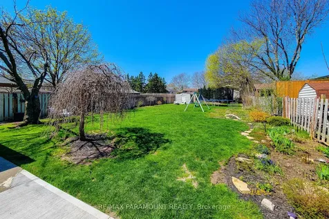2827 Fredonia Drive Niagara Falls ON L2J 3M8