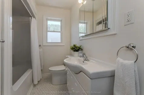 2 Glenbarr Road St. Catharines ON L2T 1Y1