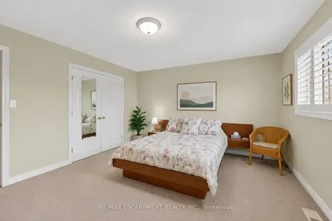7 Elderberry Avenue Grimsby ON L3M 5M9