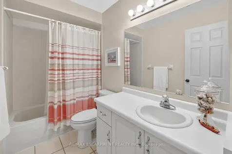7 Elderberry Avenue Grimsby ON L3M 5M9