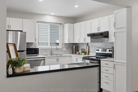 1044 Waterbury Crescent Kingston ON K7M 8V5