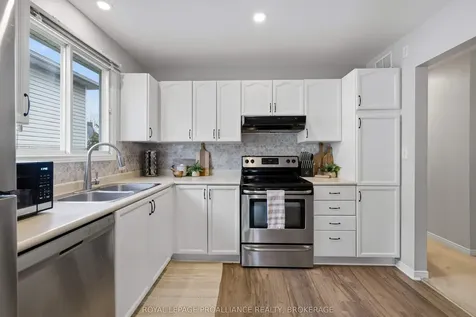 1044 Waterbury Crescent Kingston ON K7M 8V5