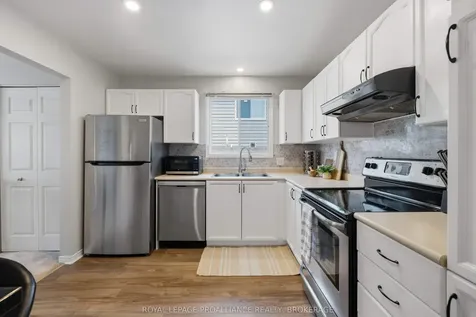 1044 Waterbury Crescent Kingston ON K7M 8V5