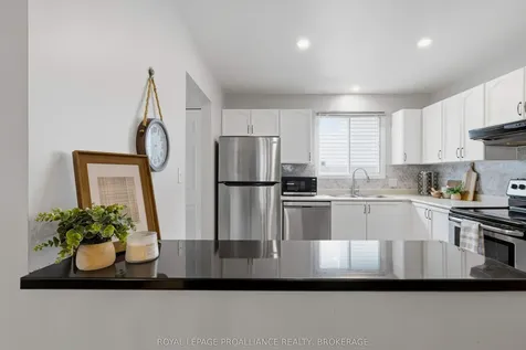 1044 Waterbury Crescent Kingston ON K7M 8V5