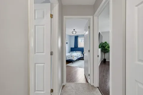 1044 Waterbury Crescent Kingston ON K7M 8V5