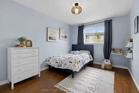 1044 Waterbury Crescent Kingston ON K7M 8V5