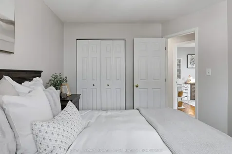 1044 Waterbury Crescent Kingston ON K7M 8V5