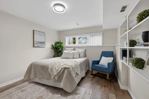 1044 Waterbury Crescent Kingston ON K7M 8V5