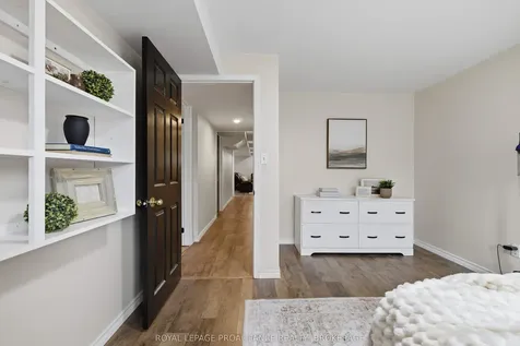 1044 Waterbury Crescent Kingston ON K7M 8V5