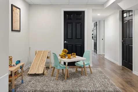 1044 Waterbury Crescent Kingston ON K7M 8V5