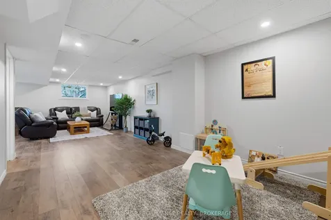 1044 Waterbury Crescent Kingston ON K7M 8V5