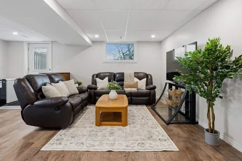 1044 Waterbury Crescent Kingston ON K7M 8V5
