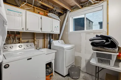1044 Waterbury Crescent Kingston ON K7M 8V5