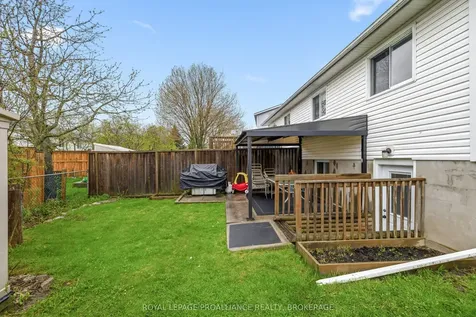 1044 Waterbury Crescent Kingston ON K7M 8V5