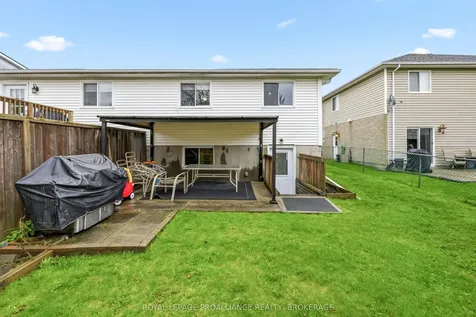 1044 Waterbury Crescent Kingston ON K7M 8V5