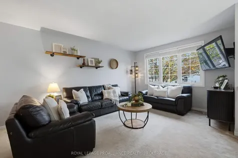 1044 Waterbury Crescent Kingston ON K7M 8V5