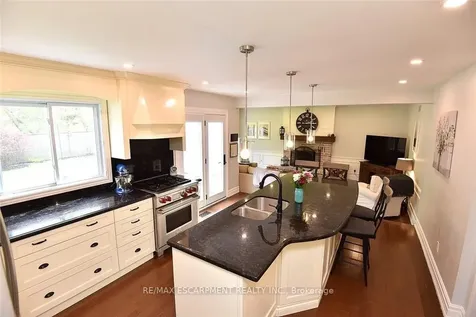 34 Pimlico Drive Hamilton ON L9H 6J5