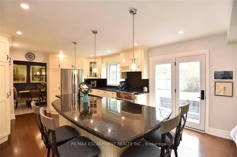 34 Pimlico Drive Hamilton ON L9H 6J5