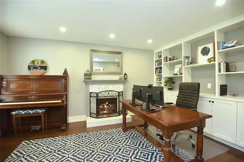 34 Pimlico Drive Hamilton ON L9H 6J5
