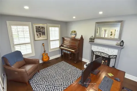 34 Pimlico Drive Hamilton ON L9H 6J5