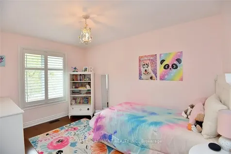 34 Pimlico Drive Hamilton ON L9H 6J5