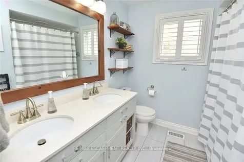 34 Pimlico Drive Hamilton ON L9H 6J5