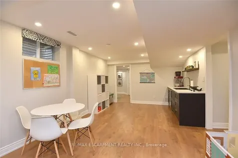 34 Pimlico Drive Hamilton ON L9H 6J5