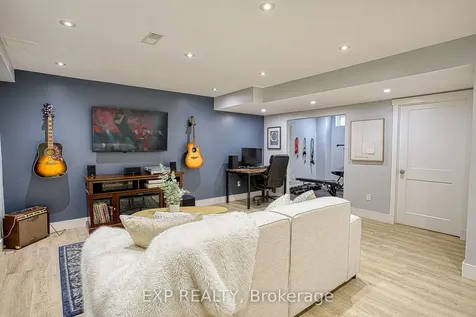 49 Lampman Drive Grimsby ON L3M 0E5