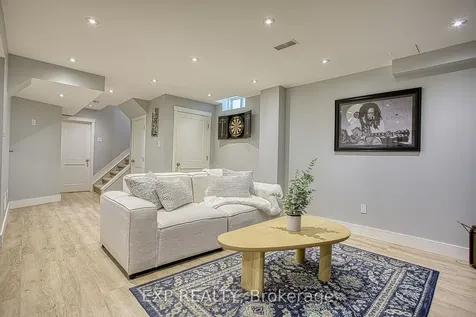 49 Lampman Drive Grimsby ON L3M 0E5