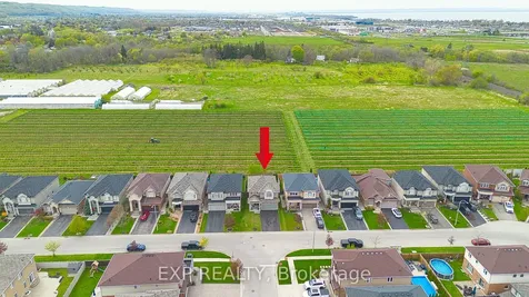 49 Lampman Drive Grimsby ON L3M 0E5