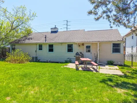 1052 Copeland Street North Bay ON P1B 3E6