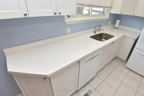 10 Alderney Avenue Hamilton ON L9A 2A5