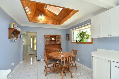 10 Alderney Avenue Hamilton ON L9A 2A5