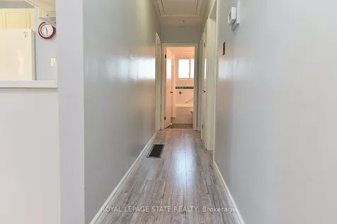 10 Alderney Avenue Hamilton ON L9A 2A5