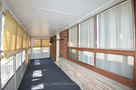 10 Alderney Avenue Hamilton ON L9A 2A5