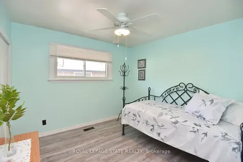 10 Alderney Avenue Hamilton ON L9A 2A5