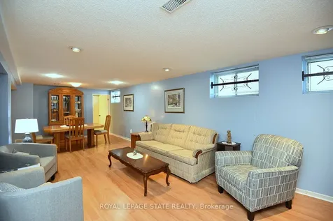 10 Alderney Avenue Hamilton ON L9A 2A5