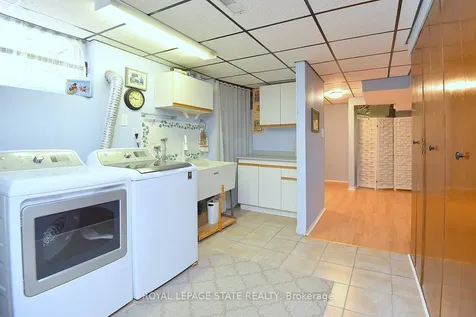 10 Alderney Avenue Hamilton ON L9A 2A5