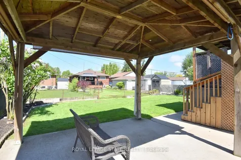 10 Alderney Avenue Hamilton ON L9A 2A5