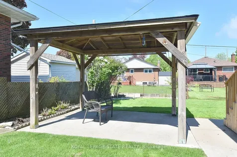 10 Alderney Avenue Hamilton ON L9A 2A5