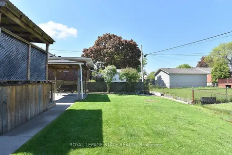 10 Alderney Avenue Hamilton ON L9A 2A5