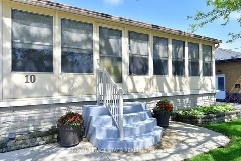 10 Alderney Avenue Hamilton ON L9A 2A5