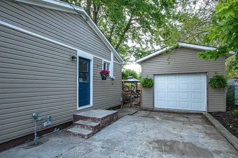 139 Keefer Street Strathroy-caradoc ON N7G 1E1
