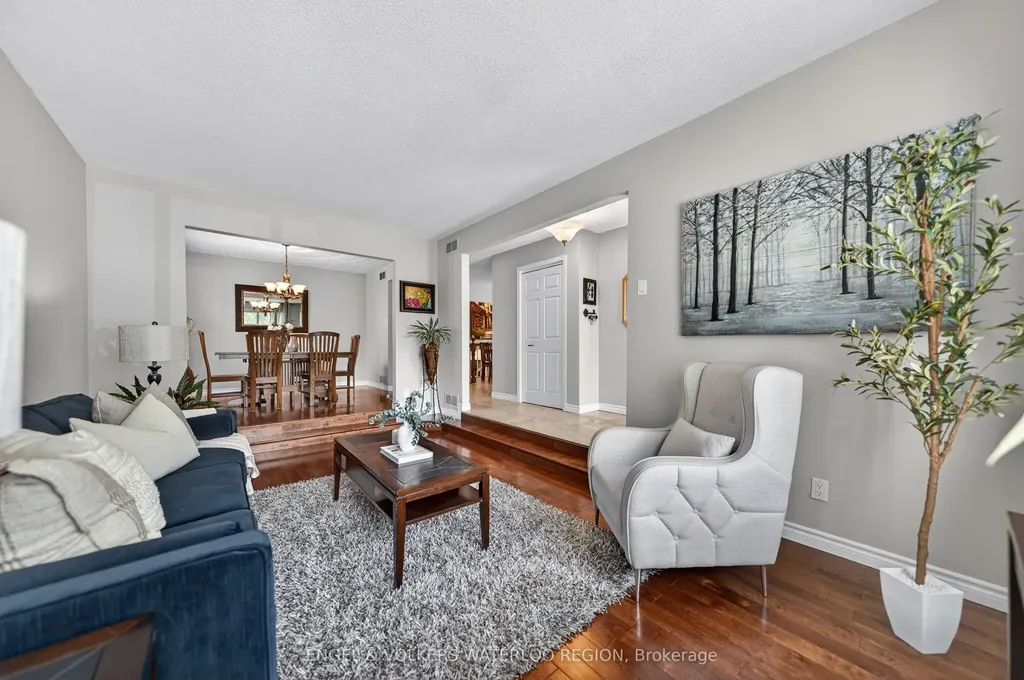 35 Countryside Crescent Waterloo ON N2E 2S8