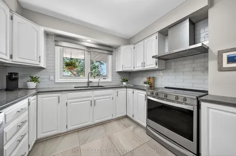35 Countryside Crescent Waterloo ON N2E 2S8
