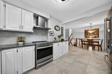 35 Countryside Crescent Waterloo ON N2E 2S8
