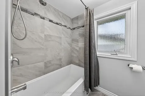 35 Countryside Crescent Waterloo ON N2E 2S8