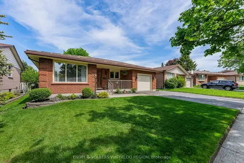 35 Countryside Crescent Waterloo ON N2E 2S8