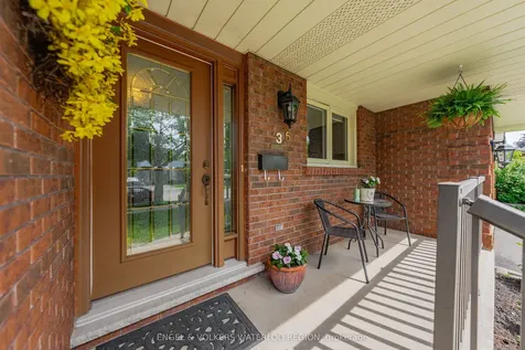 35 Countryside Crescent Waterloo ON N2E 2S8