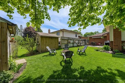 35 Countryside Crescent Waterloo ON N2E 2S8
